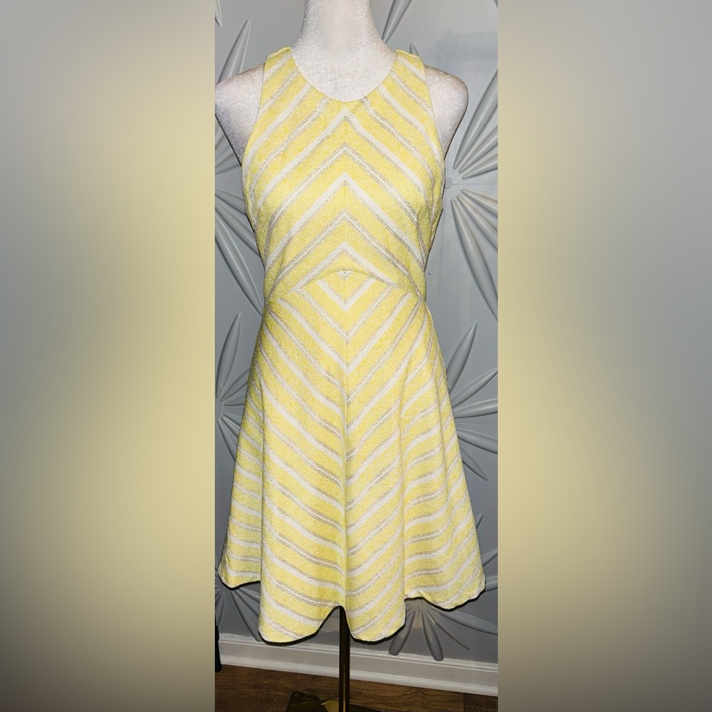 NWT Mi a mi SZ S Yellow/white/gold metallic chevron patterned dress/bust 34” - Picture 2 of 8